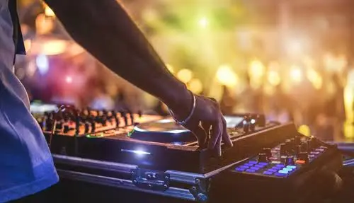 DJ y animación de Memories Sound Live en un evento en El Salvador 1