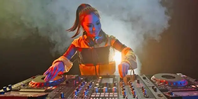 DJ y animación de Memories Sound Live en un evento en El Salvador 2