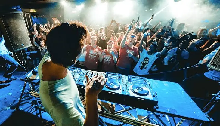 DJ y animación de Memories Sound Live en un evento en El Salvador 4